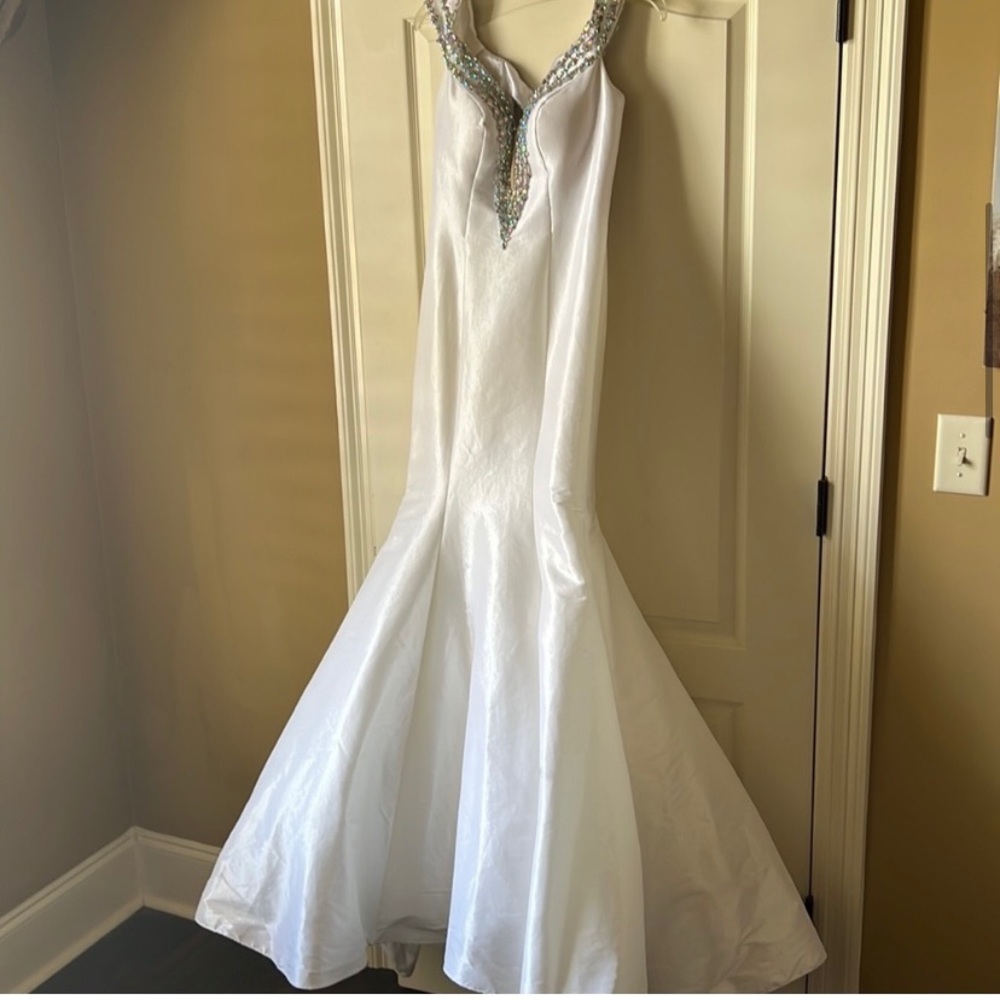 White Pageant dress! Size 4 but fits like a size 2